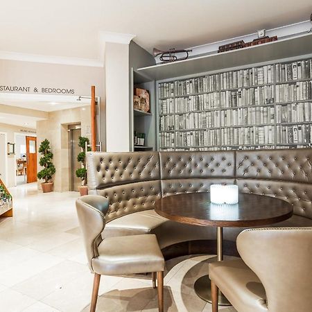 Wilton Hotel Брей Екстериор снимка