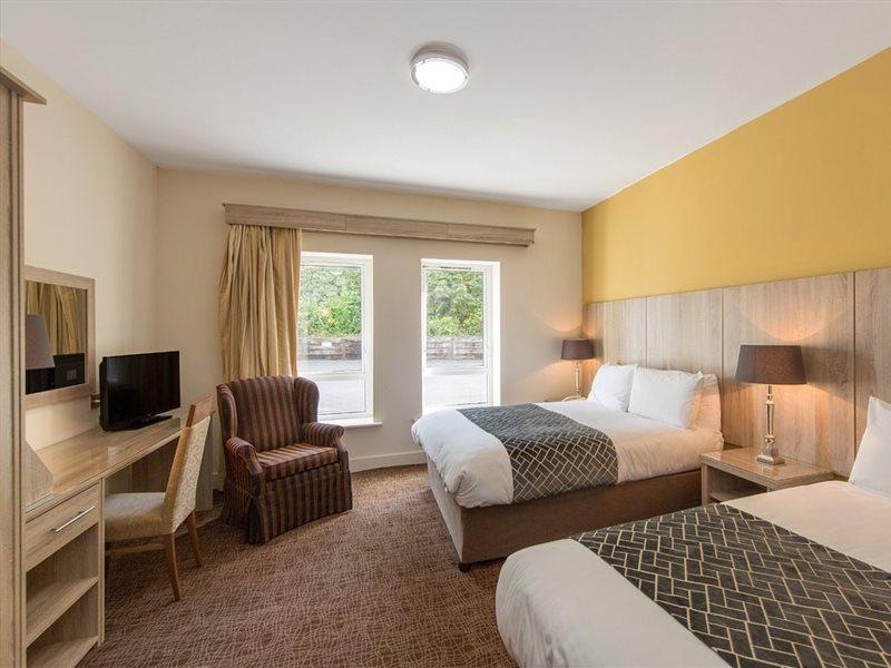 Wilton Hotel Брей Екстериор снимка