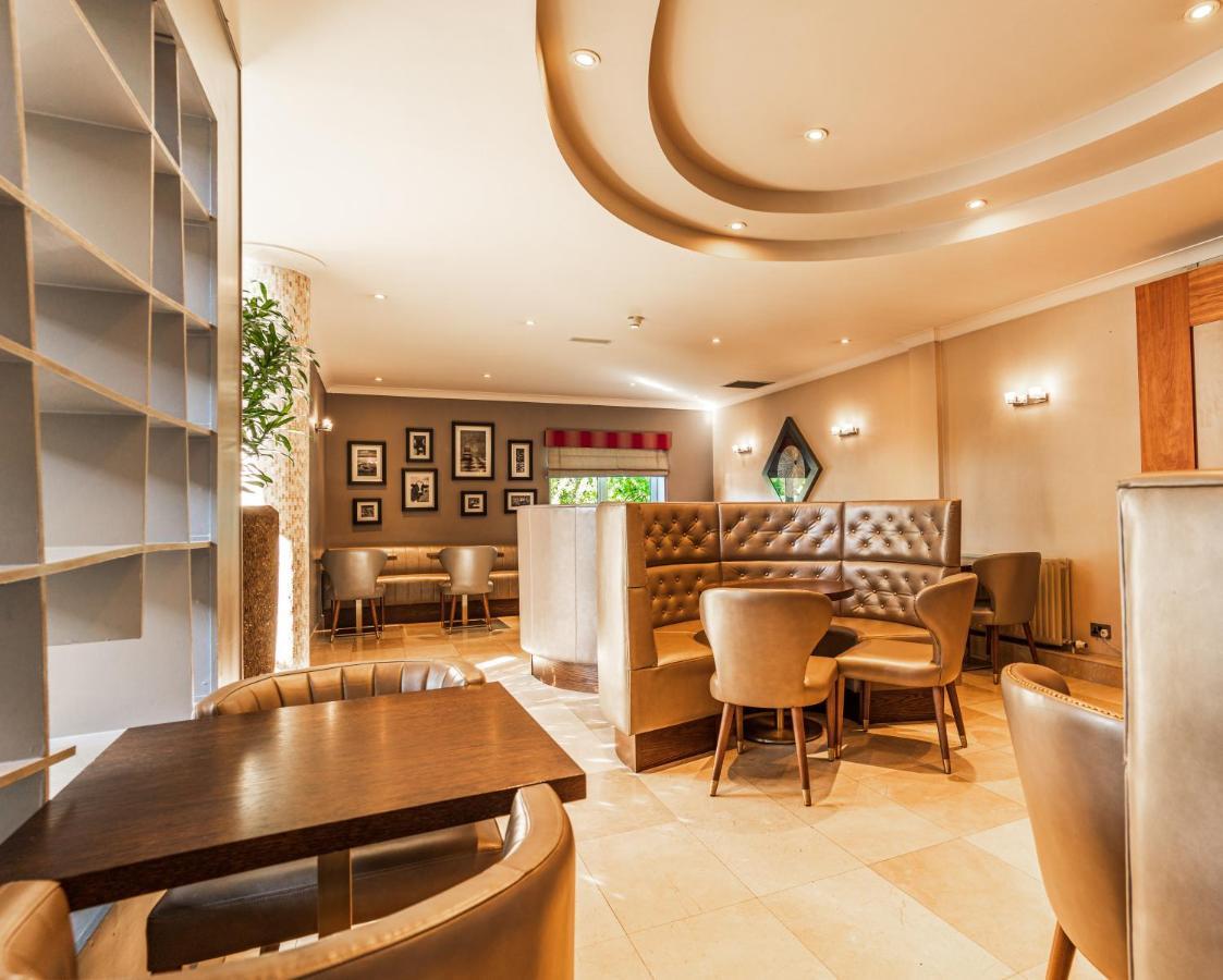 Wilton Hotel Брей Екстериор снимка